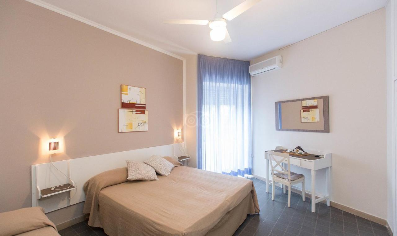 Hotel Anna Terracina Esterno foto