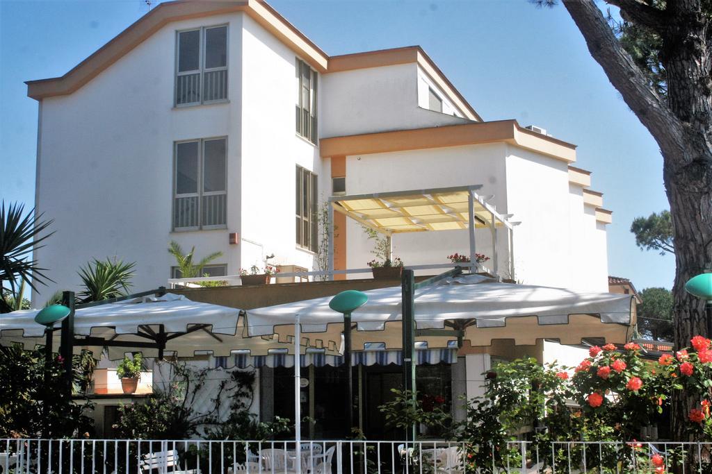 Hotel Anna Terracina Esterno foto