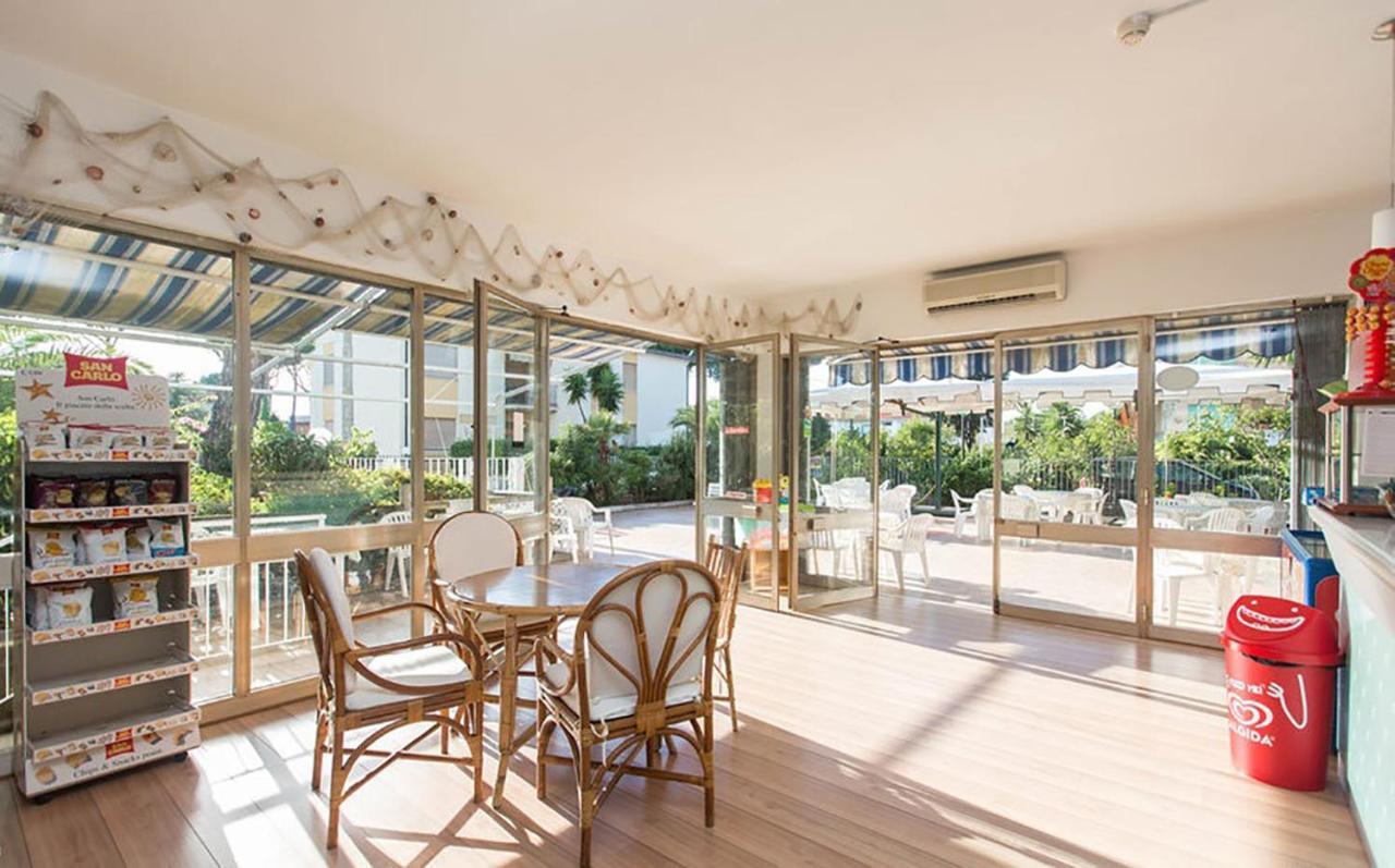Hotel Anna Terracina Esterno foto